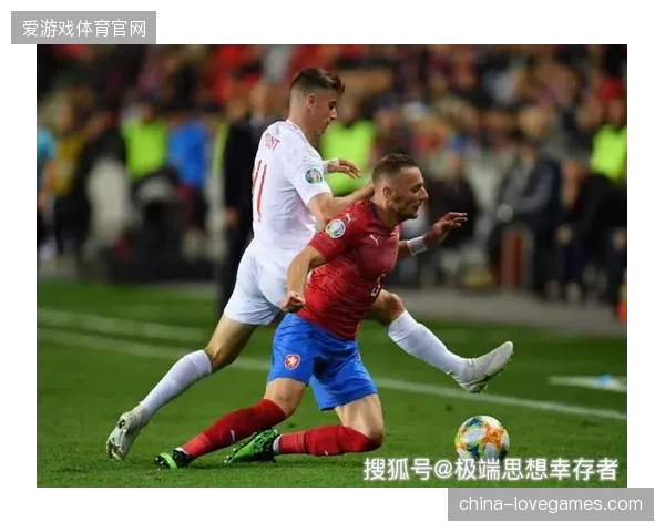 英格兰队在右边路防守端存在隐患，主力球员的伤病问题或成致命短板
